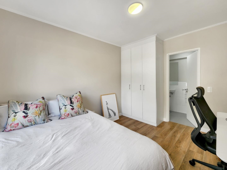 2 Bedroom Property for Sale in Vredehoek Western Cape